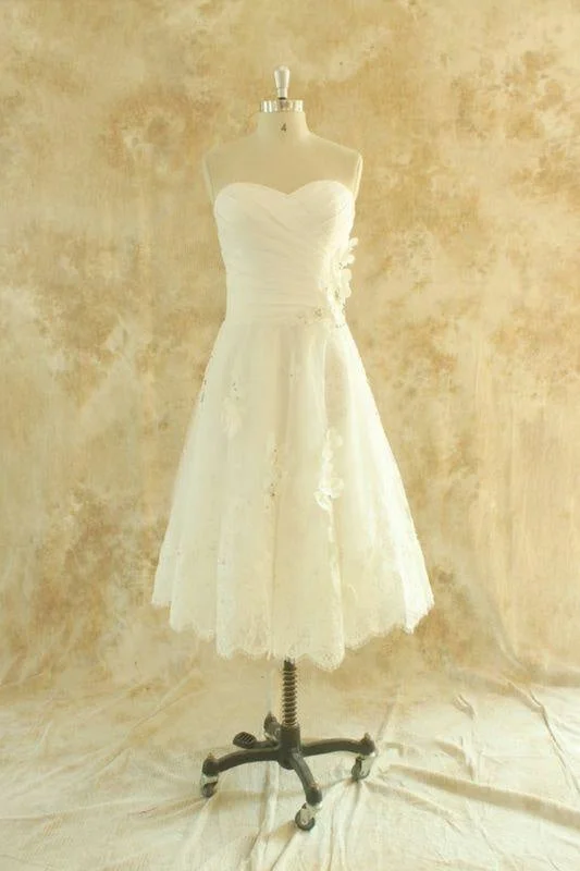 Bridelily Strapless Lace Chiffon A-line Mini Wedding Dress Laid - back Women's Vibe