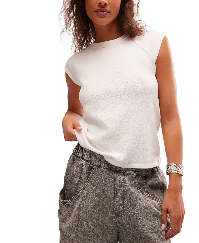 Riley Tee Monochromatic Office Style