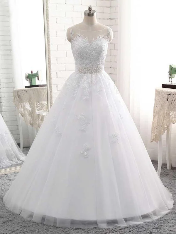 Elegant Lace-Up Ball Gown Wedding Dresses Street