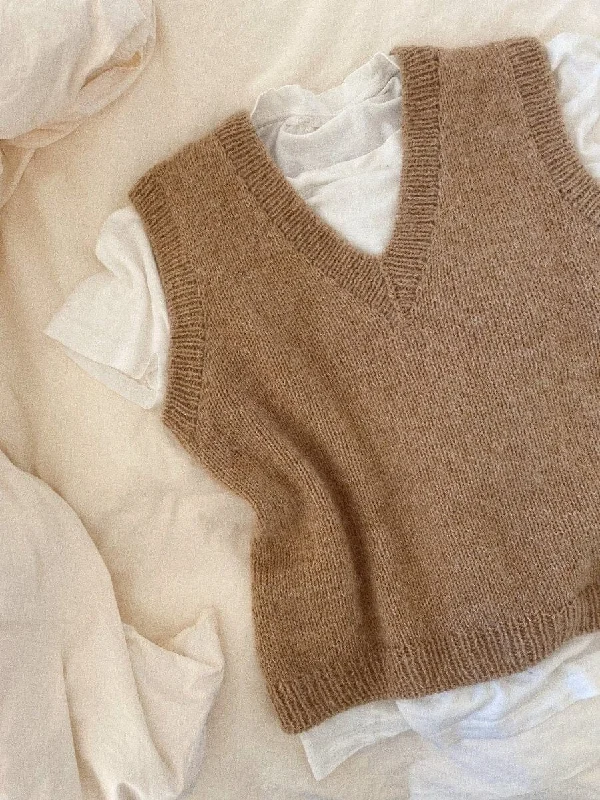 Stockholm slipover with V-neck from PetiteKnit, No 1 yarn kit (ex pattern) French