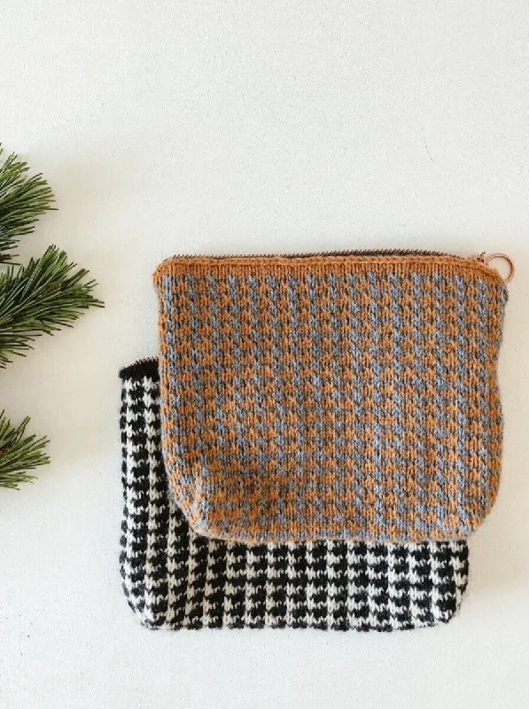 Pepita knitted purse by Önling, knitting pattern Vacation